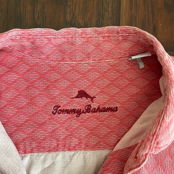 Tommy Bahama 100% Silk Pink/Red Geometric Casual Shirt - Picture 3 of 9
